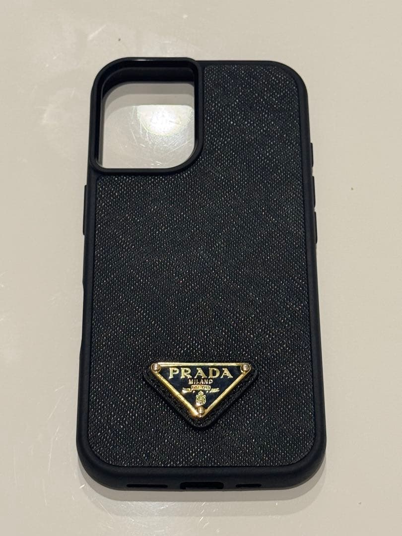 PRADA サフィアーノレザー iPhone 16用カバー