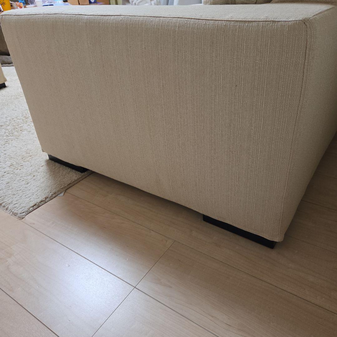 ベージュ色 3人掛けソファー