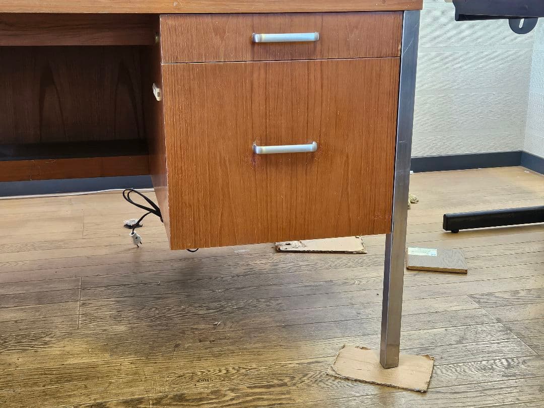 木製モダンデスク 4引き出し付き 大幅値下げ