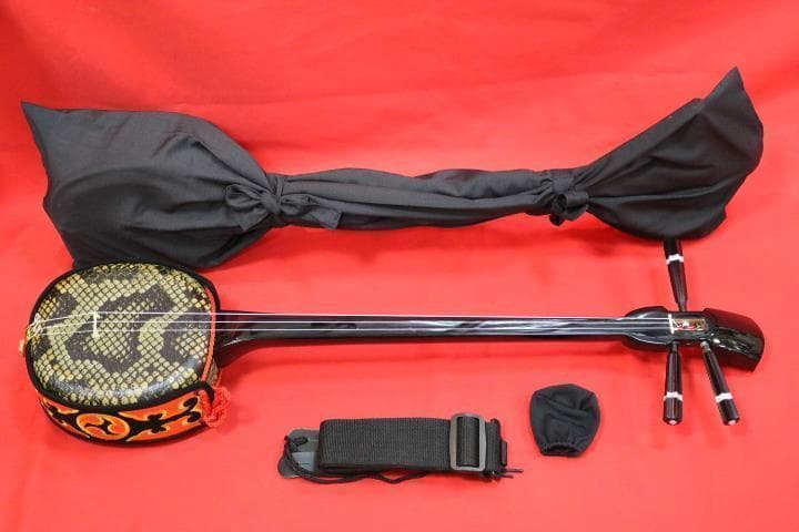 三線　沖縄三線初心者にもやさしいお得なセット　 教本、DVD、チューナー付属品付