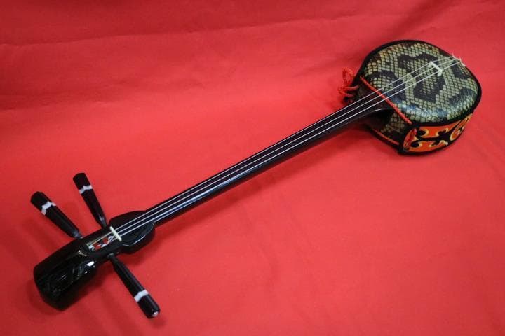 三線　沖縄三線初心者にもやさしいお得なセット　 教本、DVD、チューナー付属品付