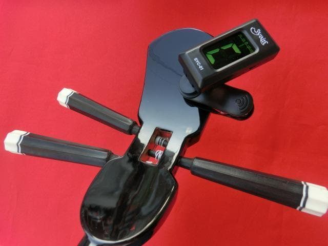 三線　沖縄三線初心者にもやさしいお得なセット　 教本、DVD、チューナー付属品付