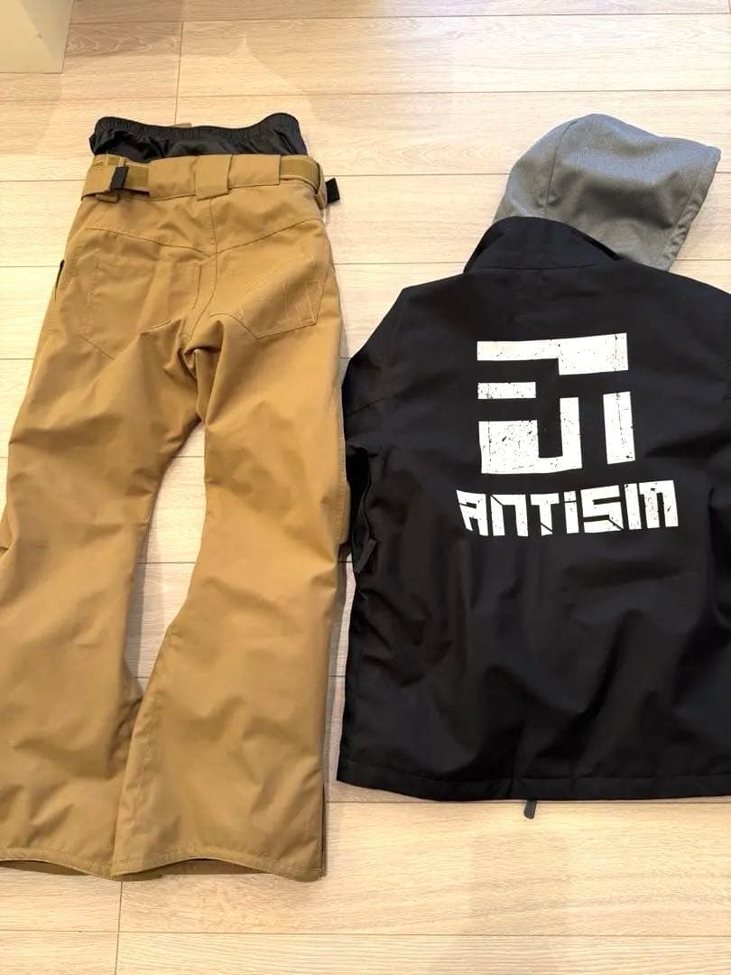 美品　ユニセックス　スキースノーボードウエア上下セット