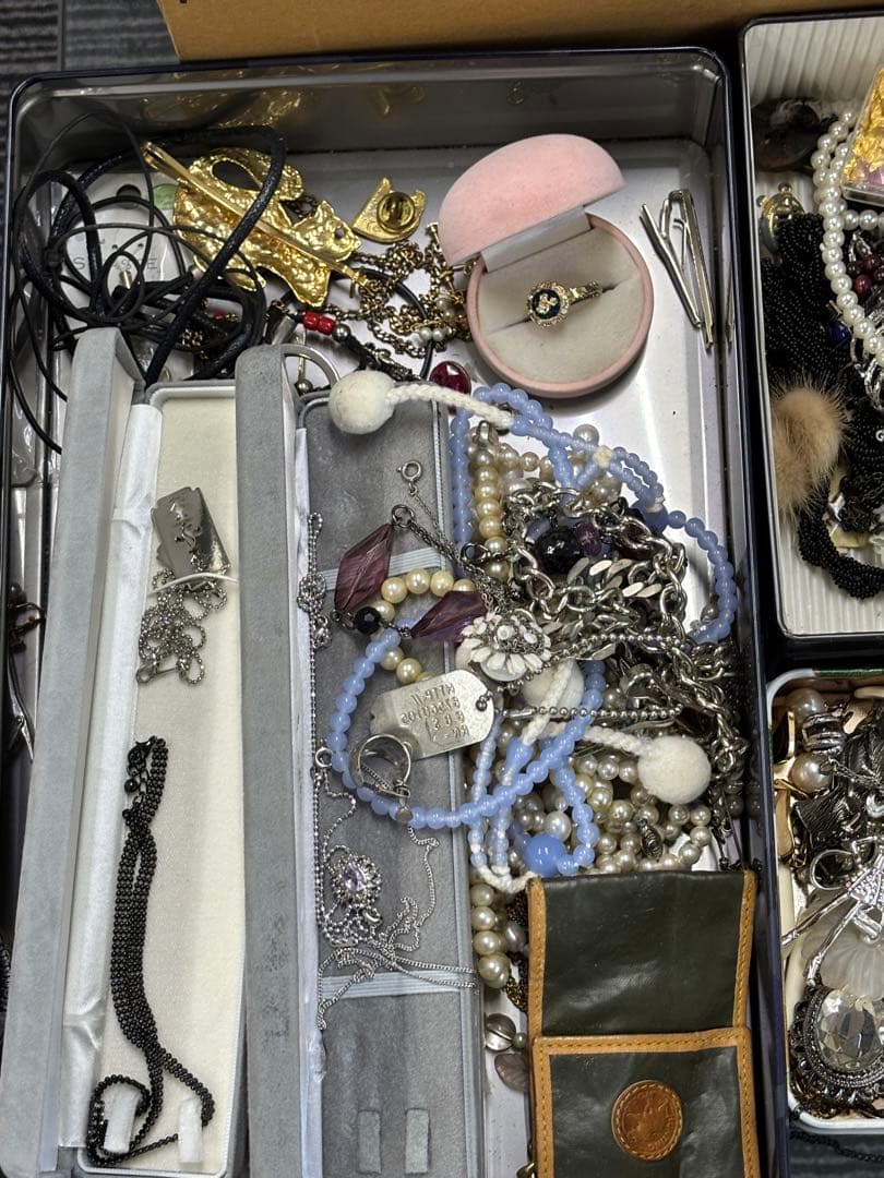 遺品整理　アクセサリー等　大量