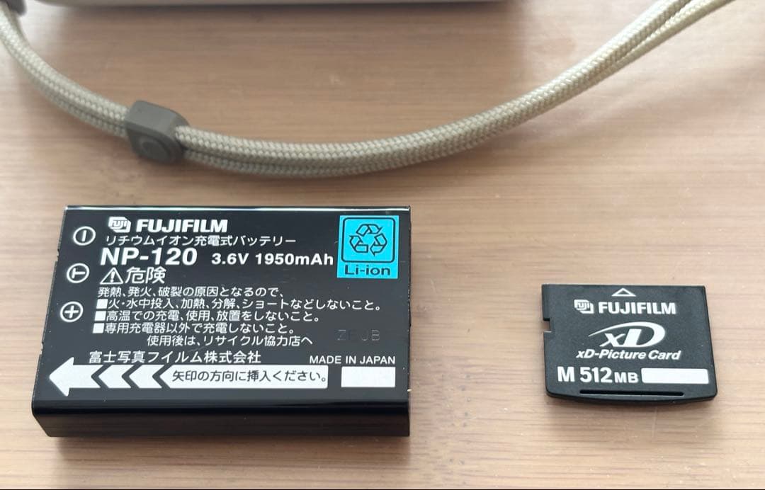 富士フイルム FUJIFILM FinePix F10 機関・外観　　良好　美品