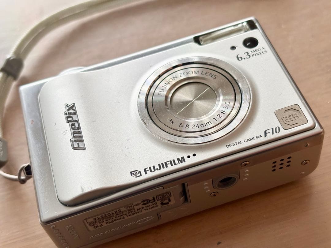 富士フイルム FUJIFILM FinePix F10 機関・外観　　良好　美品