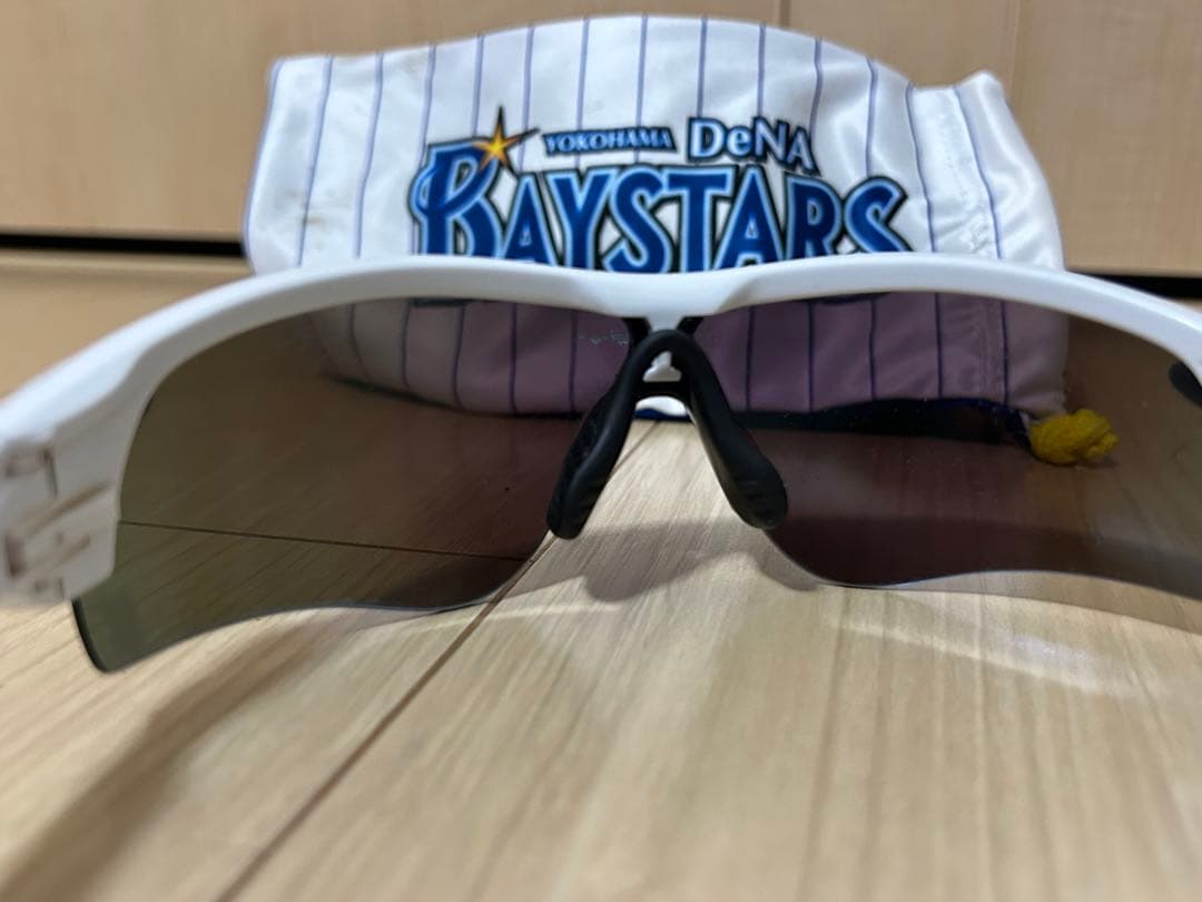 横浜DeNAベイスターズ スポーツサングラス　オークリー