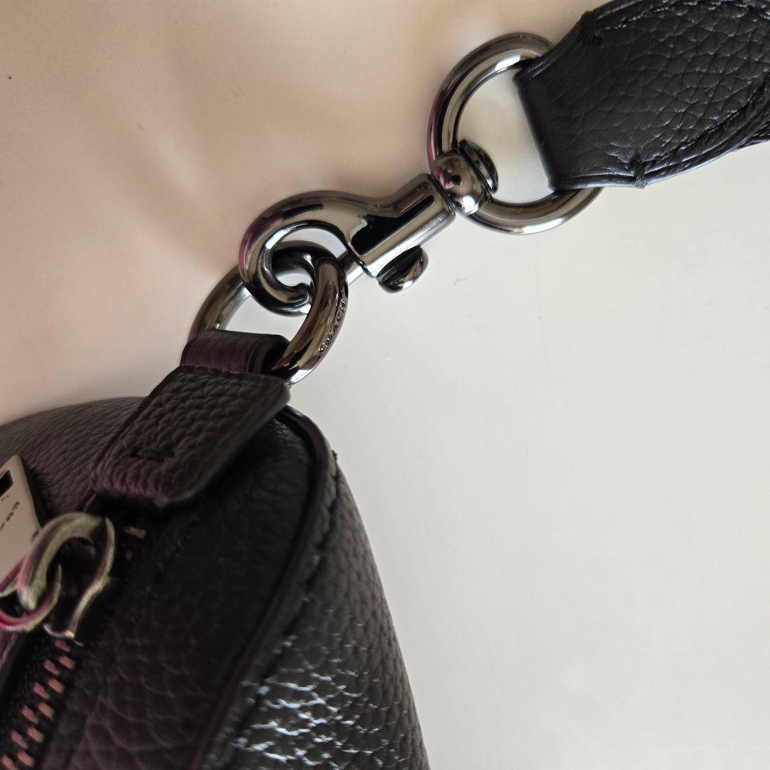 COACH 　レキシー　ブラック レザー ボディバッグ