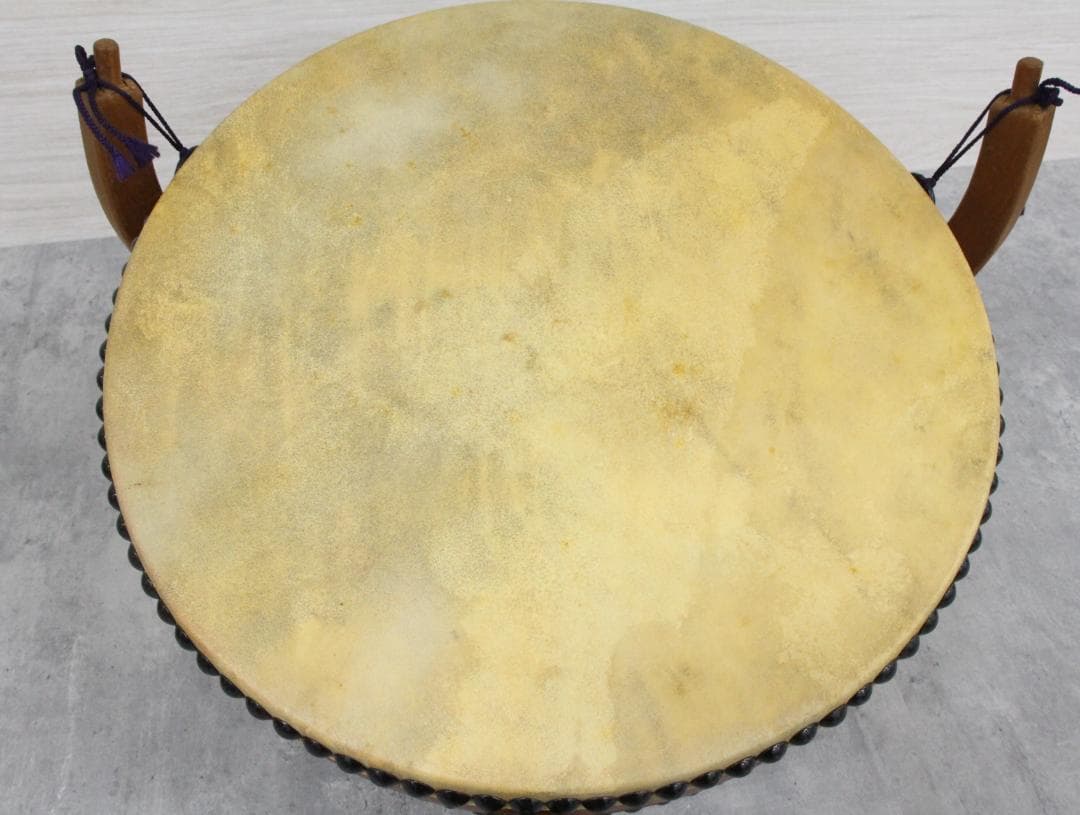▲岡田屋太鼓店 平太鼓 固定台・バチ付き 直径約39㎝ 和楽器 打楽器