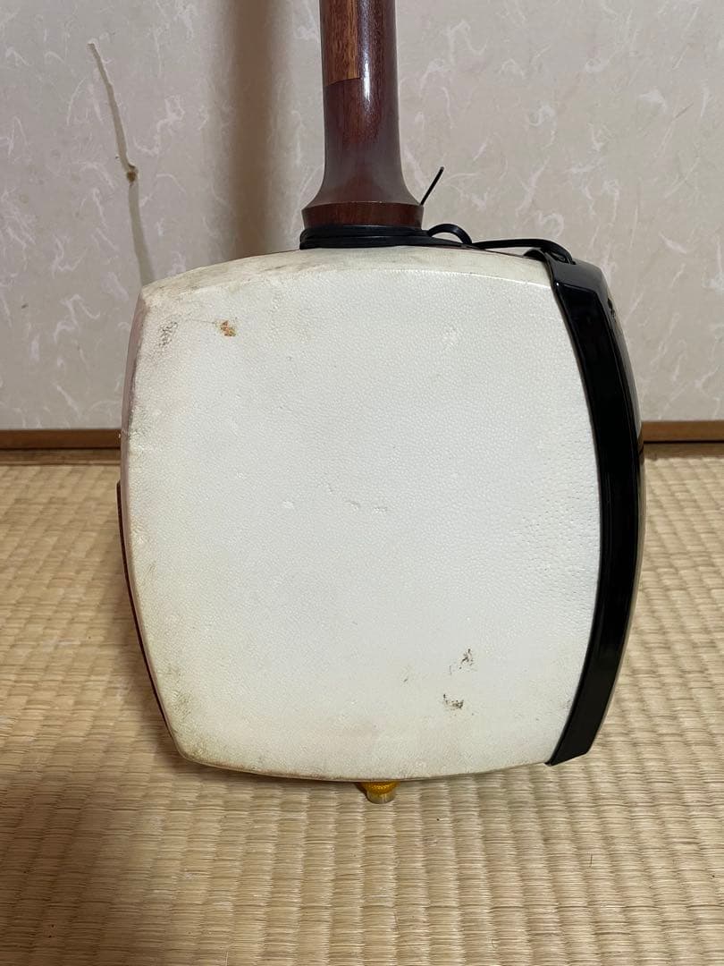 n*a様 【送料込】津軽三味線本体 花柄装飾 木製 3弦