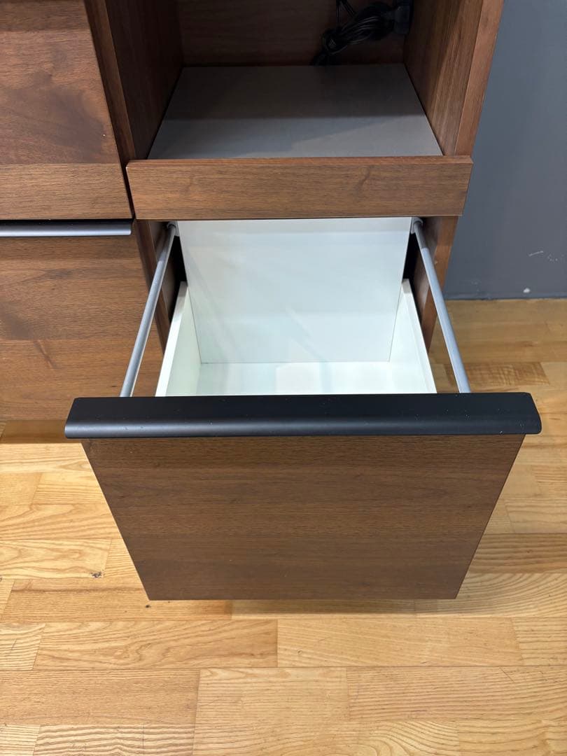 M057 関具製　高級食器棚　レンジボード　カップボード　幅1600ｍｍ