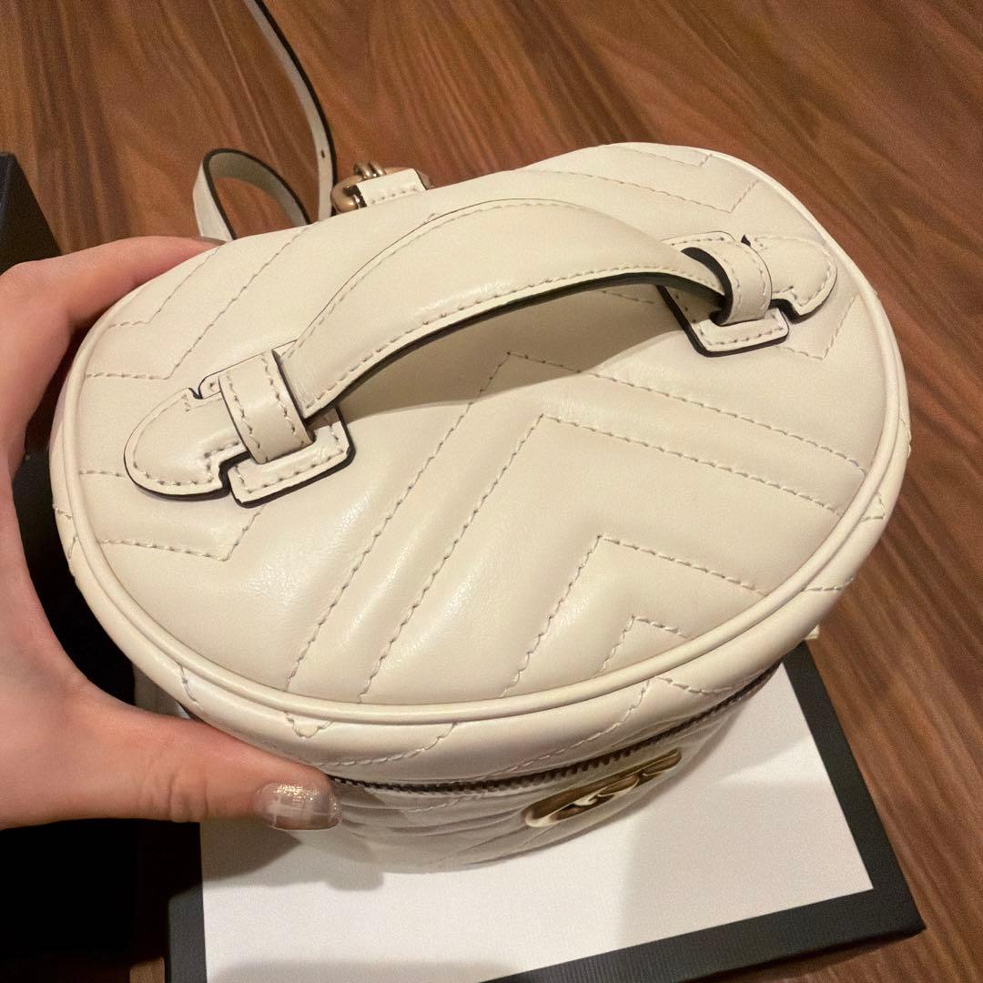 新品GUCCI ホワイト キルティングバッグ