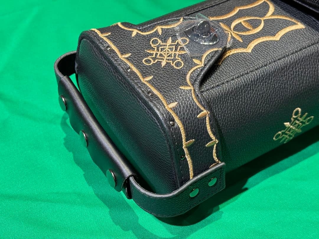 高級ビリヤードキューケース（3B×5S）金刺繍　ハード　新品　ブラック×金