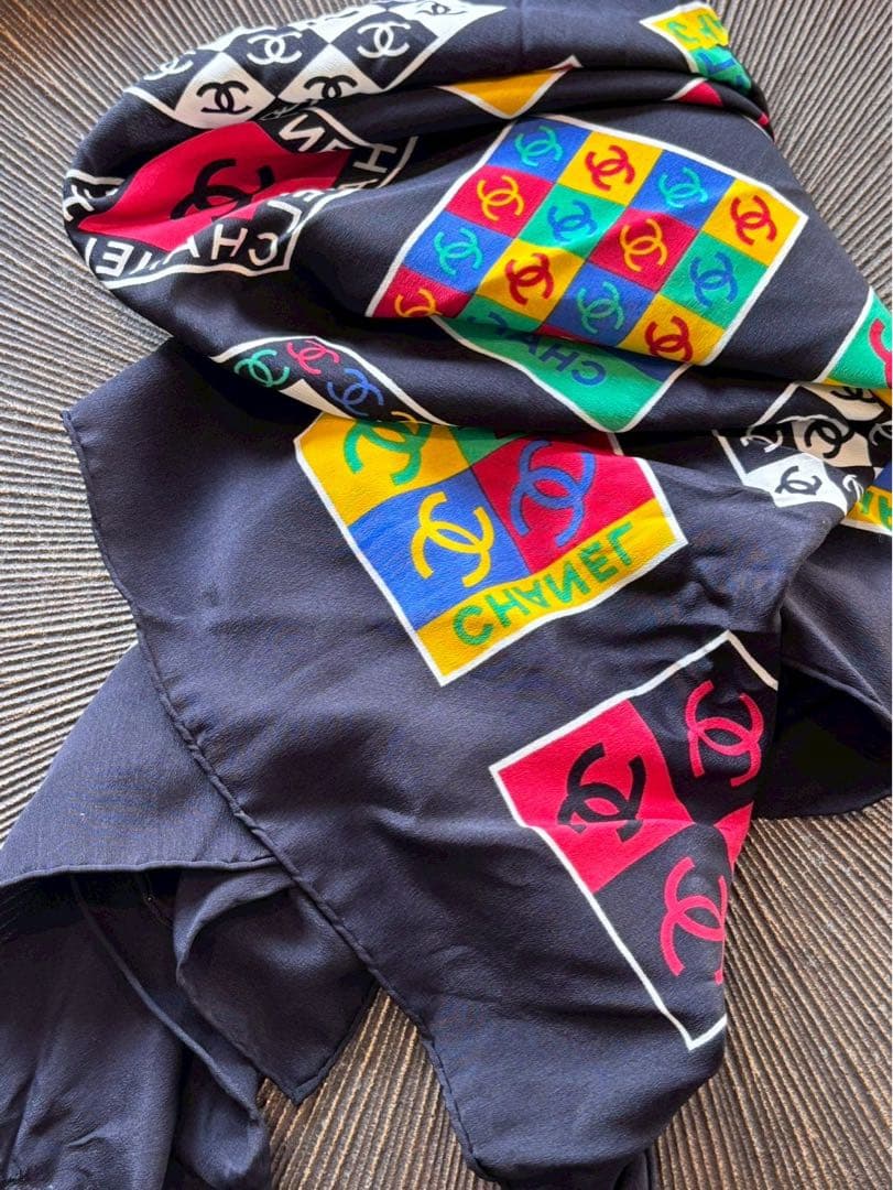 極美品】CHANEL カラフルシルクスカーフ ブラックベース タグ付き
