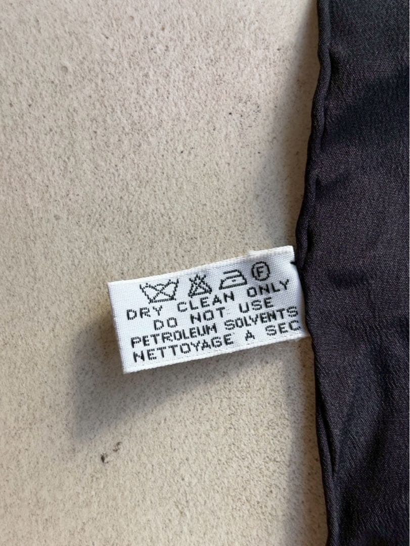 極美品】CHANEL カラフルシルクスカーフ ブラックベース タグ付き