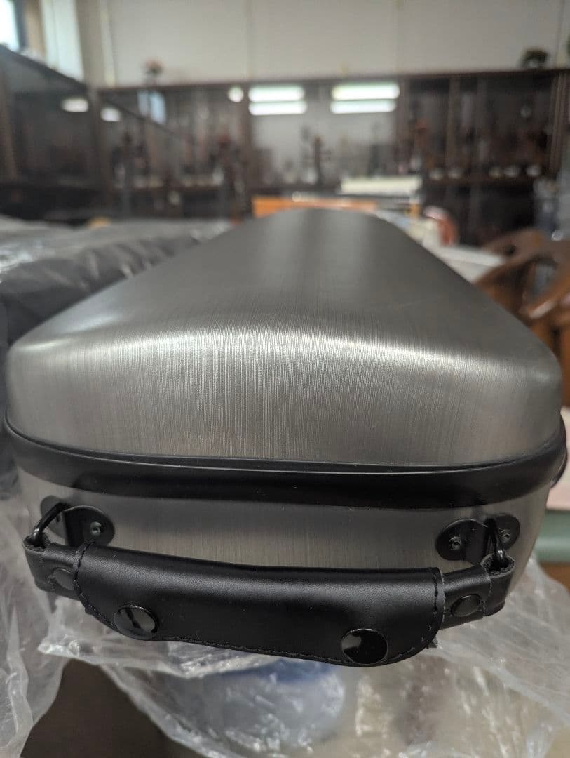 ヒューメビアンカ製 4/4バイオリンケース シルバー カーボン製