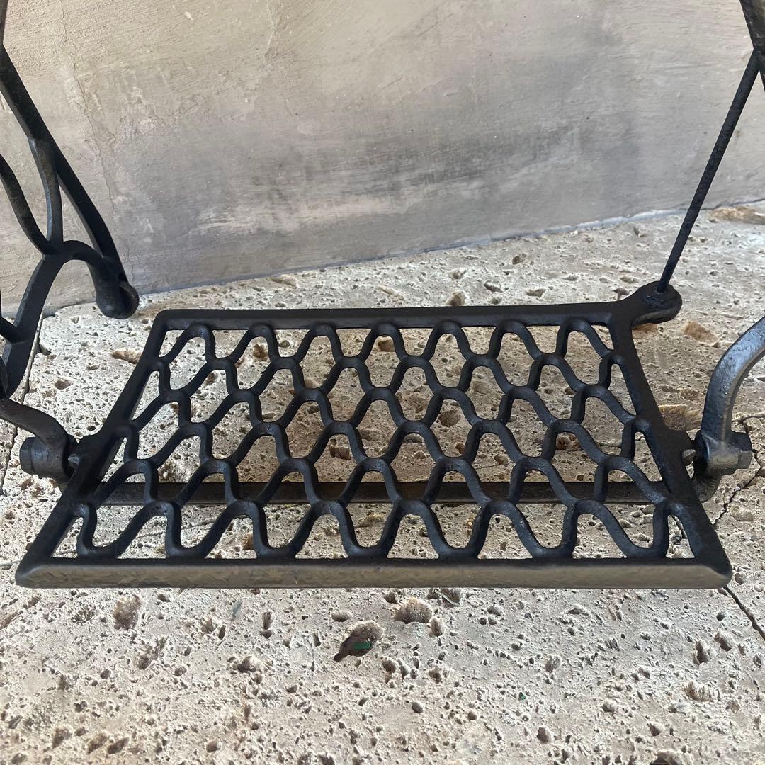 イギリス　アンティークミシン脚テーブル　SINGER 足踏みミシン　網目　鉄脚