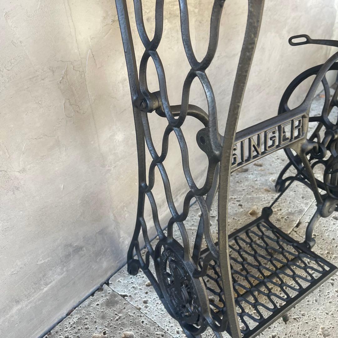 イギリス　アンティークミシン脚テーブル　SINGER 足踏みミシン　網目　鉄脚
