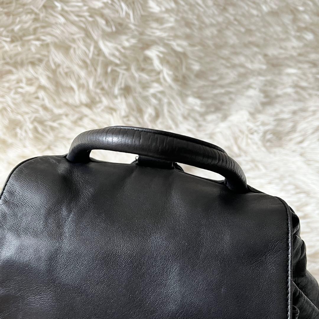 極美品✨PRADA プラダ リュック 三角ロゴプレート　レザー