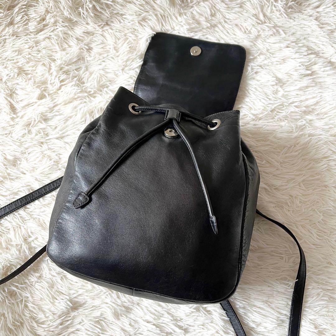 極美品✨PRADA プラダ リュック 三角ロゴプレート　レザー