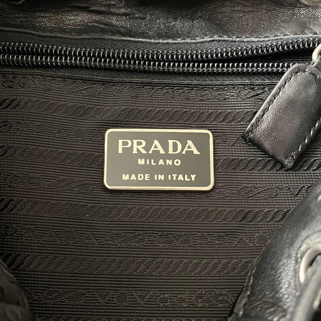 極美品✨PRADA プラダ リュック 三角ロゴプレート　レザー