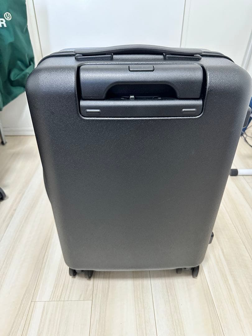 ※ラミ　AUCENTIC ESSENTIAL LUXE SUITCASE