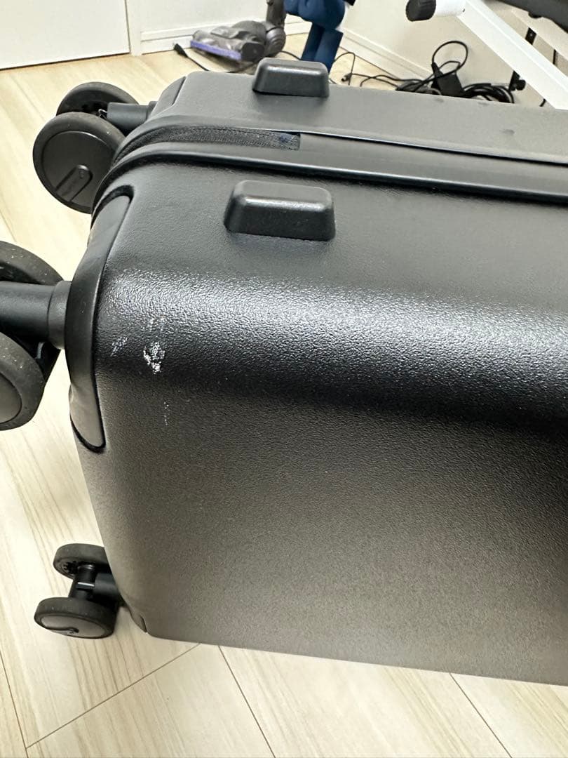 ※ラミ　AUCENTIC ESSENTIAL LUXE SUITCASE