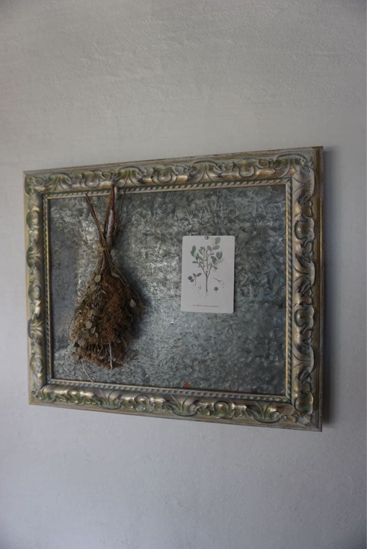 大きなアンティークフレームのブリキサインボード 看板 店舗什器 額縁