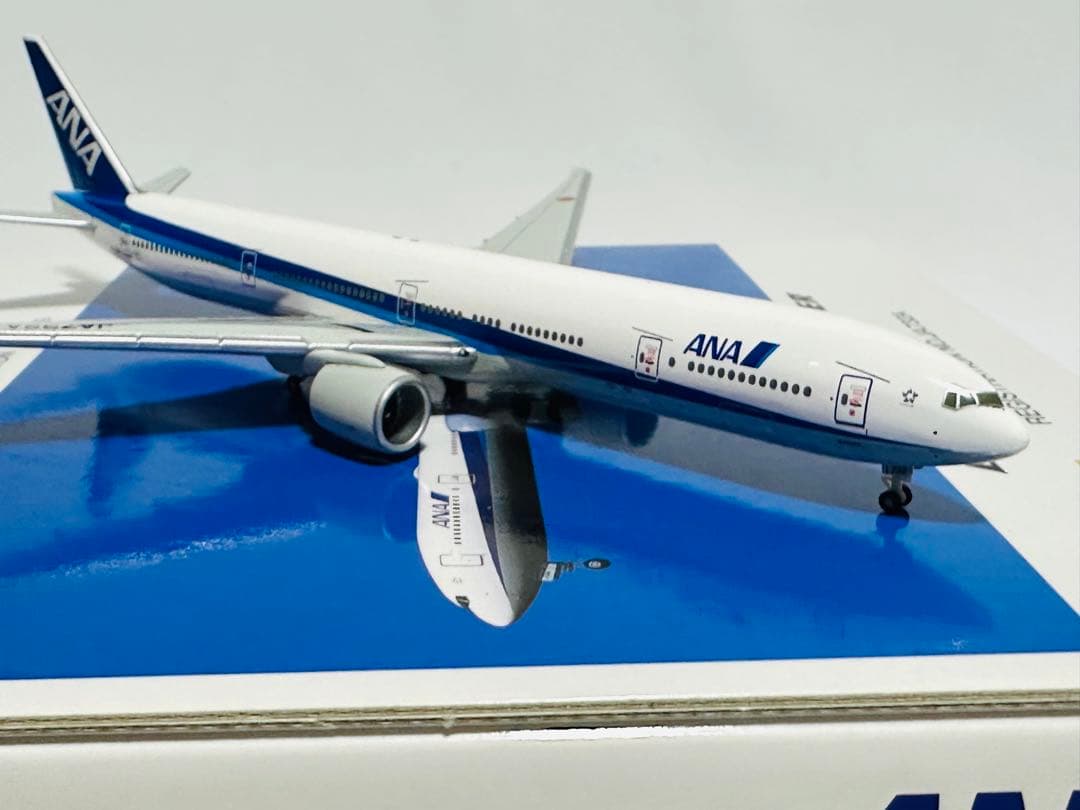 全日空商事 1/400 ANA 777-300ER NH40013 - メルカリ
