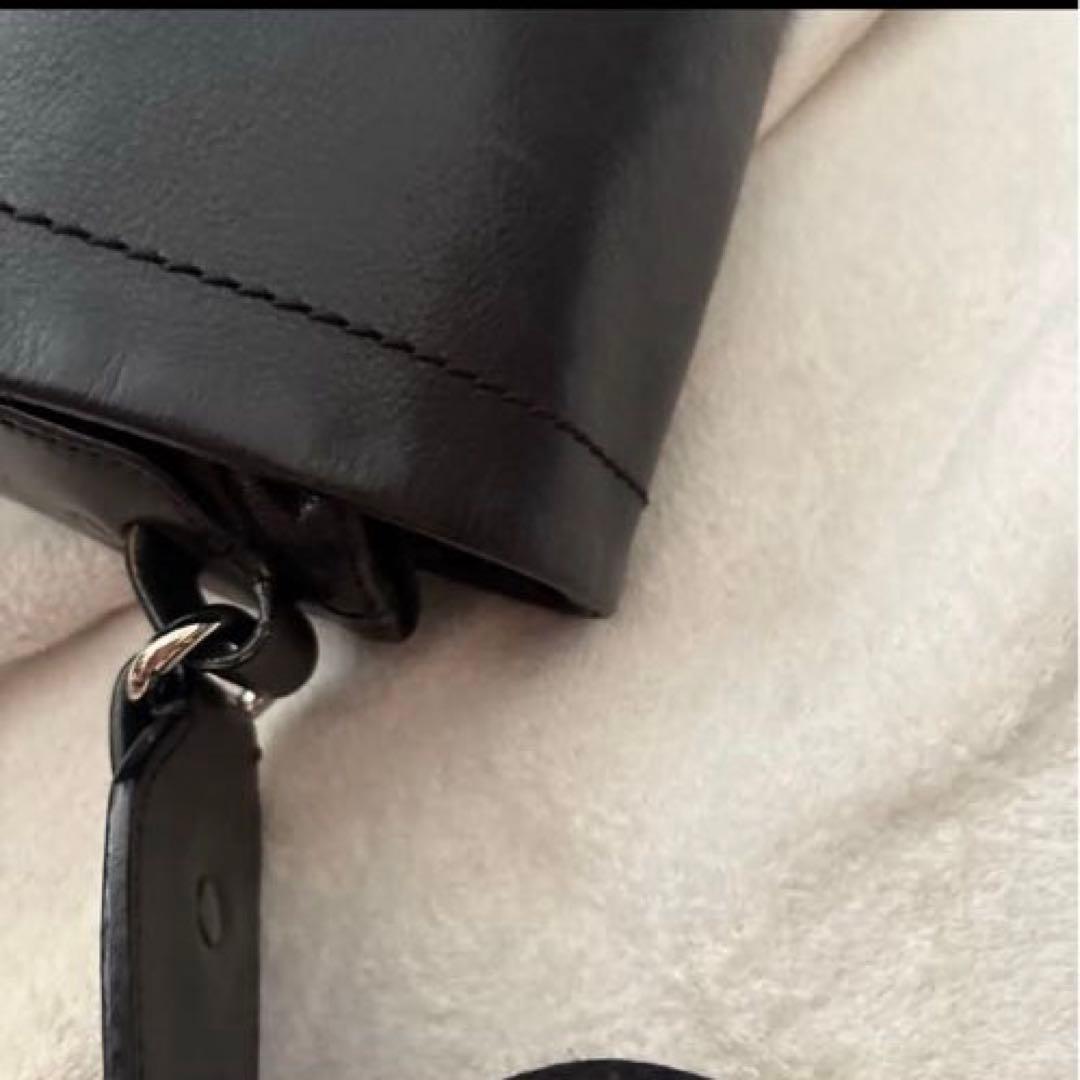 美品✨バリー レザー 本革 メッセンジャーバッグ　　黒 クロスボディ　チャーム