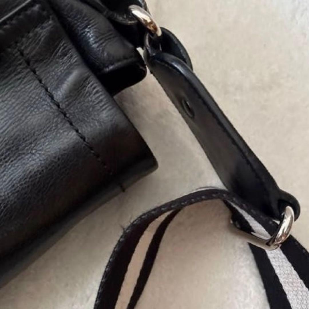 美品✨バリー レザー 本革 メッセンジャーバッグ　　黒 クロスボディ　チャーム