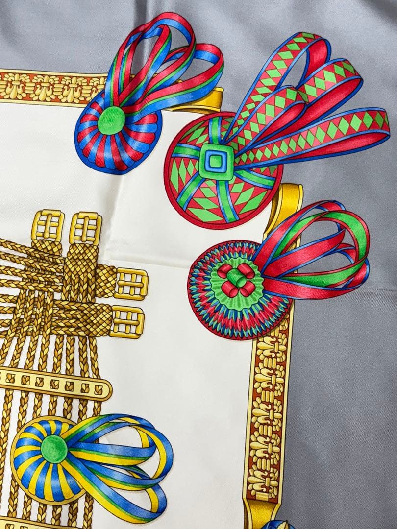 HERMES　エルメス　カレ90 スカーフ　馬のリボン飾り　グレー