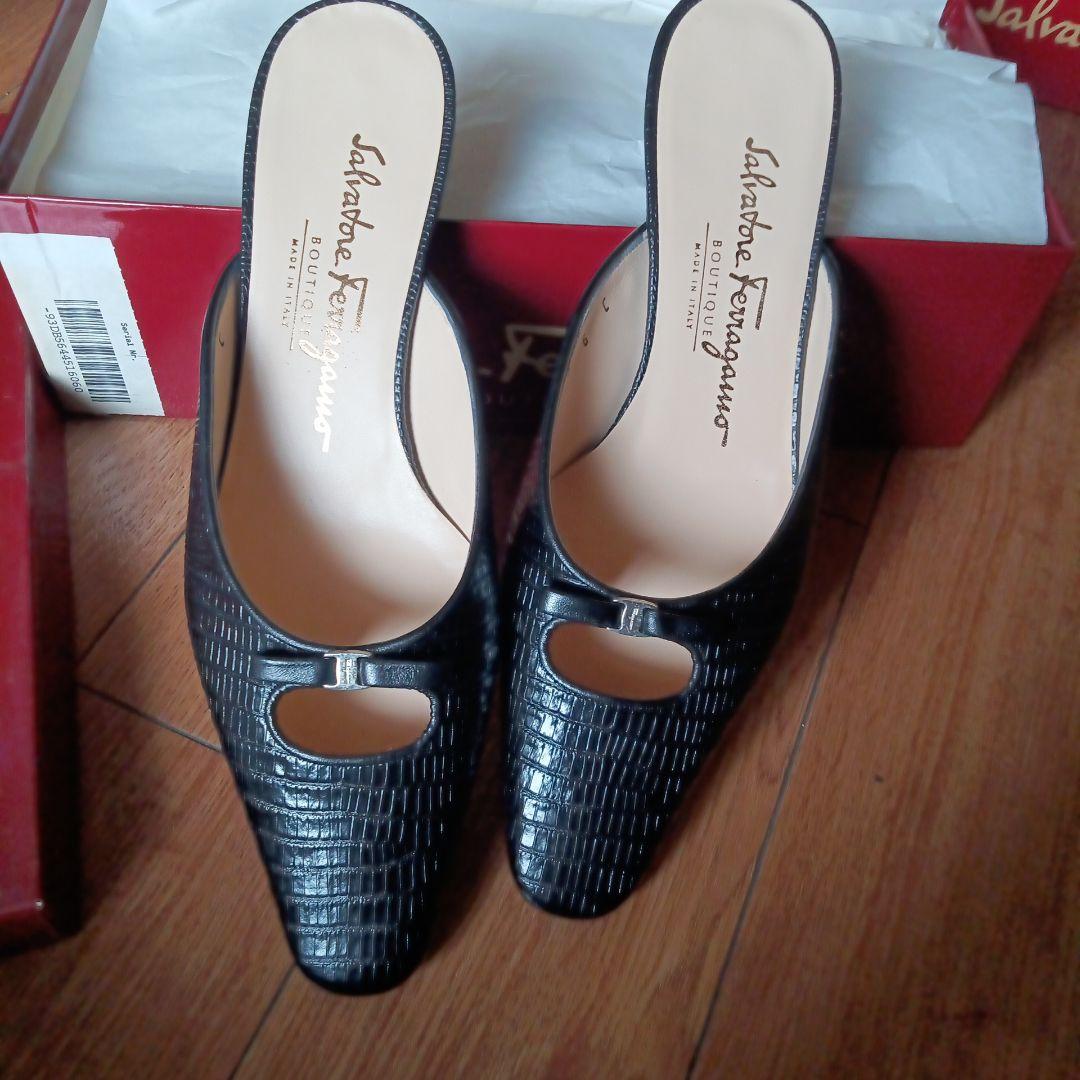Salvatore Ferragamo ブラックレザー ミュール23
