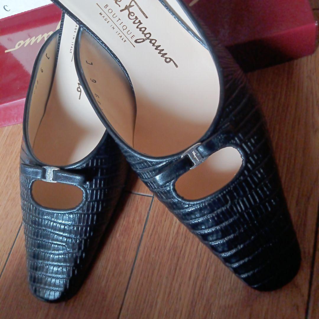 Salvatore Ferragamo ブラックレザー ミュール23