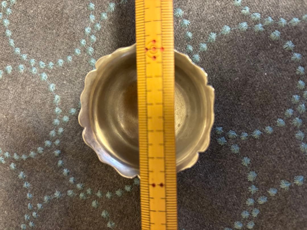 英国アンティーク銀　足付き ティーストレーナーの受け皿？ ホールマークあり