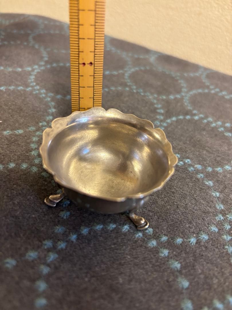 英国アンティーク銀　足付き ティーストレーナーの受け皿？ ホールマークあり