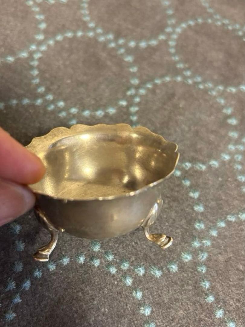 英国アンティーク銀　足付き ティーストレーナーの受け皿？ ホールマークあり