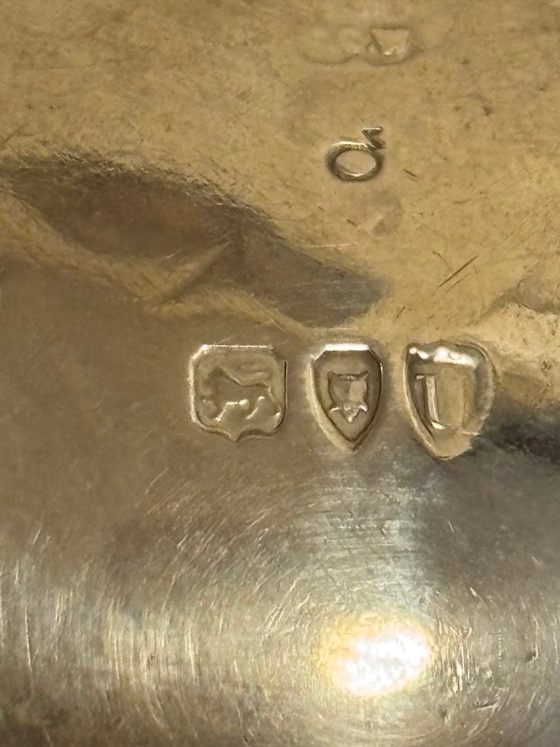 英国アンティーク銀　足付き ティーストレーナーの受け皿？ ホールマークあり