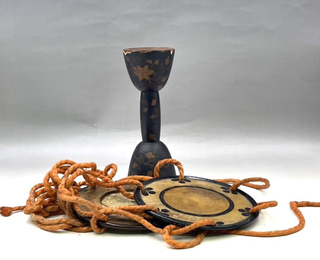 時代物 皮張り 小鼓 鼓 つづみ 和楽器 太鼓 打楽器 蒔絵 骨董 古玩 楽器