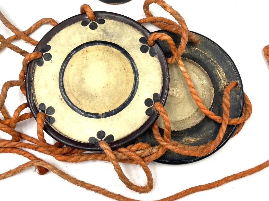 時代物 皮張り 小鼓 鼓 つづみ 和楽器 太鼓 打楽器 蒔絵 骨董 古玩 楽器