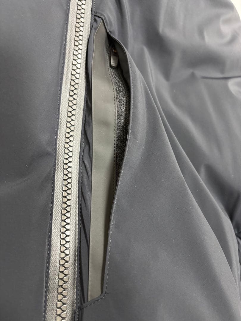 ブラックダウンジャケット 700フィルパワー