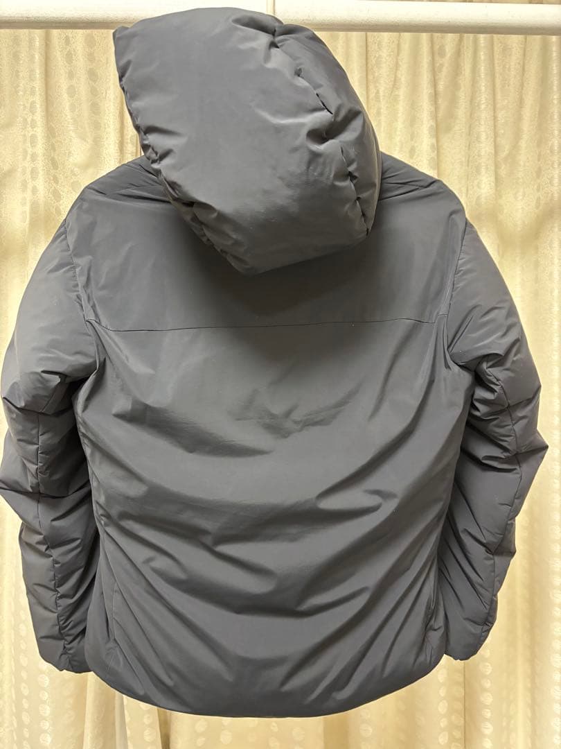 ブラックダウンジャケット 700フィルパワー