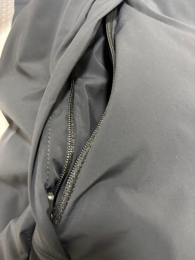 ブラックダウンジャケット 700フィルパワー