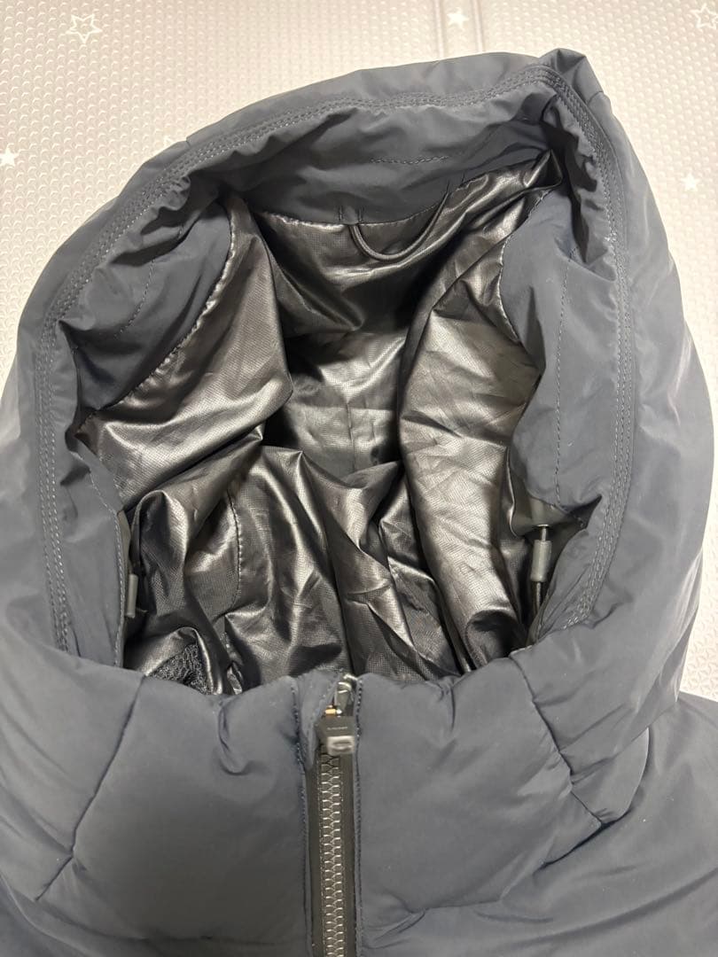 ブラックダウンジャケット 700フィルパワー