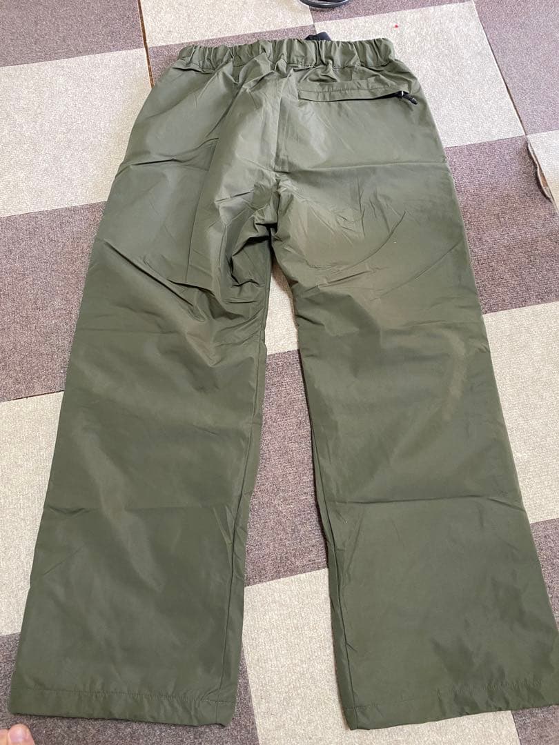 【新品未使用】スノーボードウェア 上下アーミーグリーン　即日発送