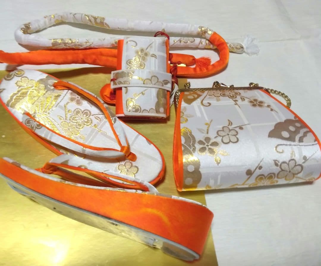 正絹綸子☆仕付け付未使用☆金彩と古典柄が上品な7歳七五三～十三参り向けお誂え祝着