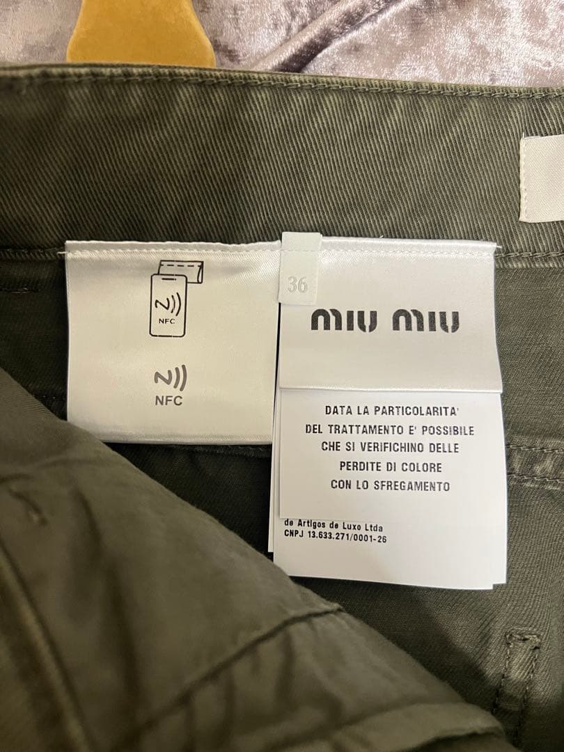 新品タグ付き MIUMIUカーゴパンツ 36値下げ不可