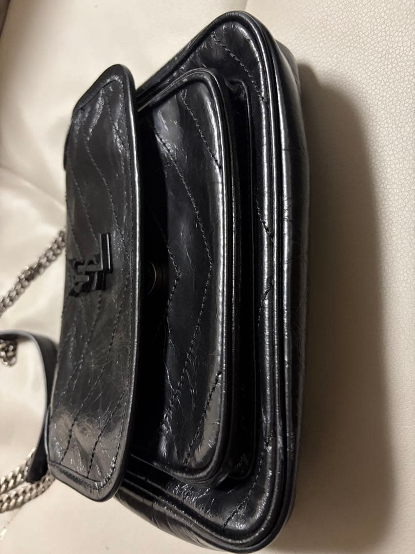 YSL ニキ ミディアム レザー ショルダーバッグ