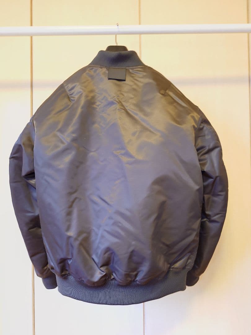 ユニクロ　+J復刻ハイブリッドダウンオーバーサイズMA1　Lサイズ　グレイ