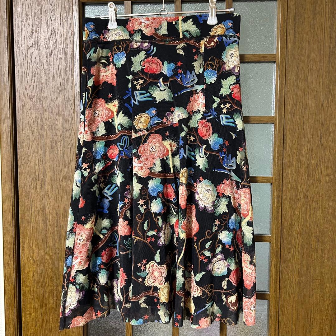 VIVIENNE TAM 花柄 フレアスカート ひざ丈 - メルカリ